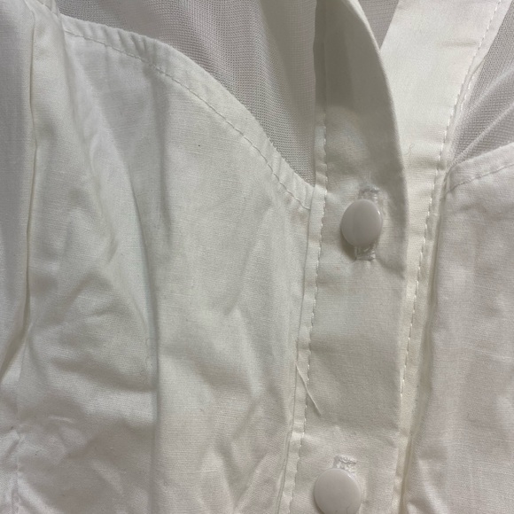White sweetheart neckline button up top - Picture 2 of 4